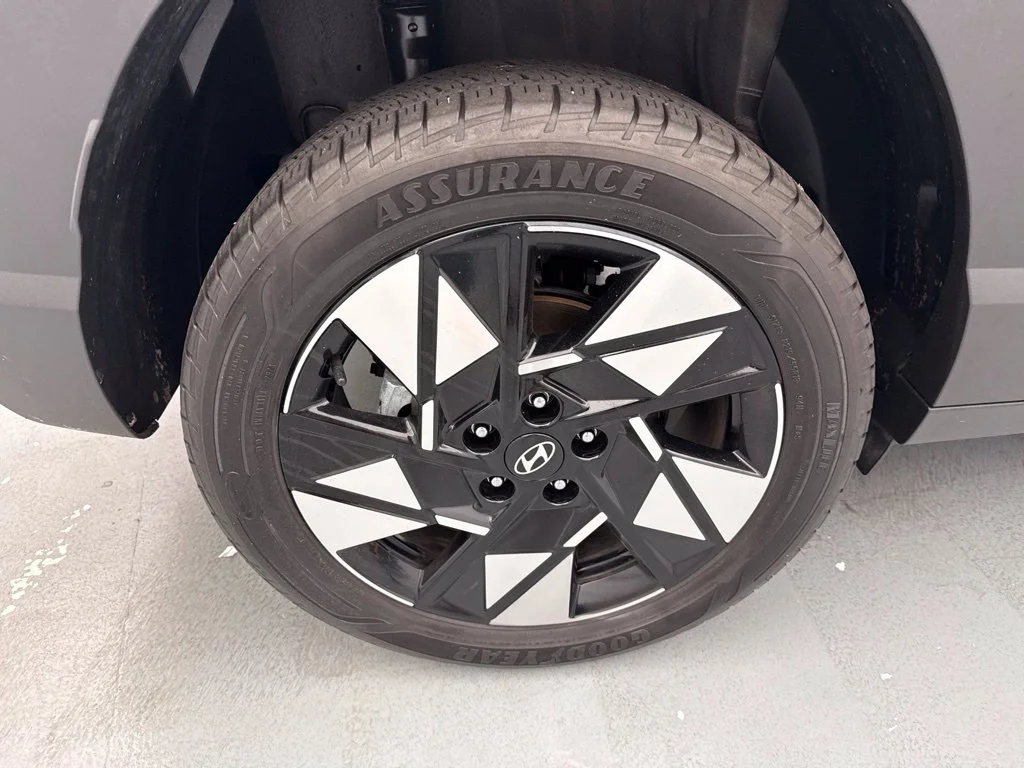 2024 Hyundai Kona SEL SUV Slide 9