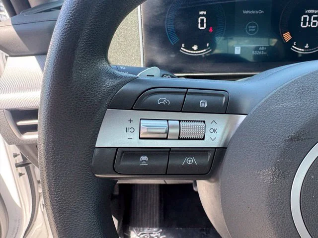 Used 2025 White Hyundai SEL image 18