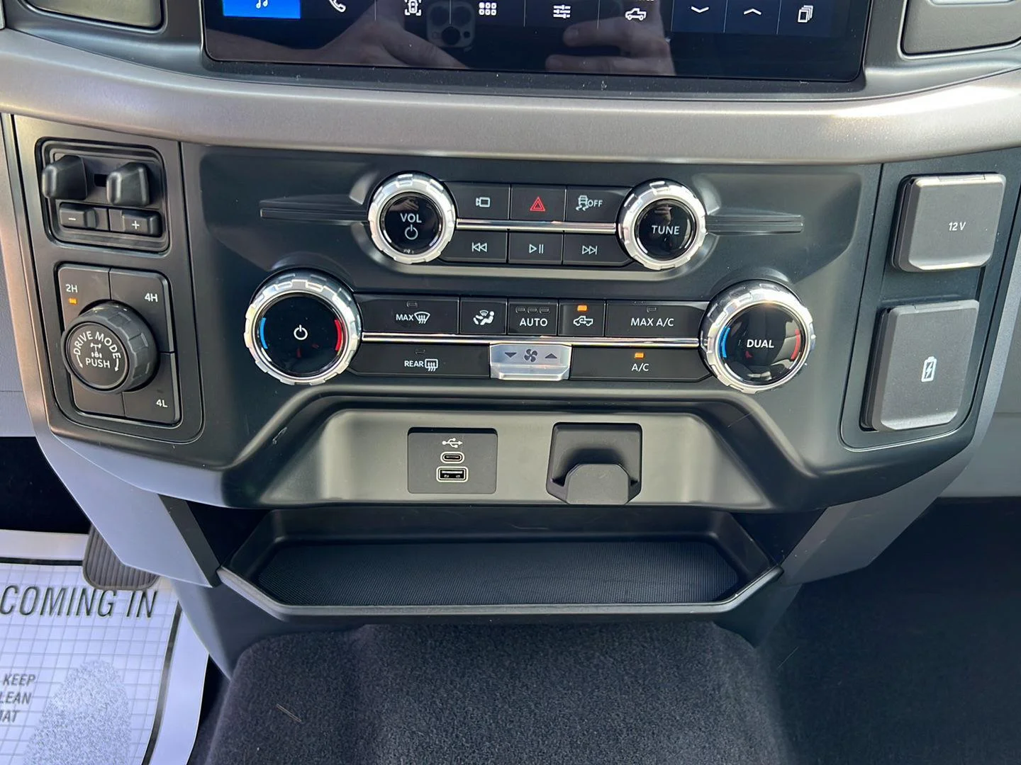 Used 2025 Oxford White Ford XLT image 11