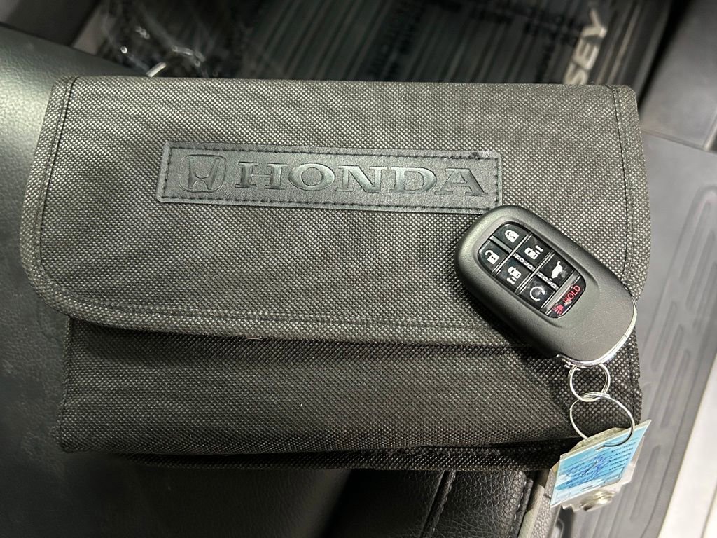 Certified Used 2026 Solar Silver Metallic Honda Touring image 62