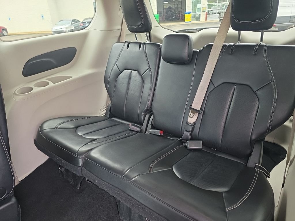 Used 2023 White Chrysler Touring L image 11