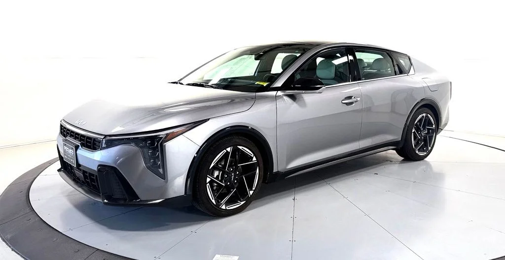 Used 2025 Gray Kia GT-Line image 8