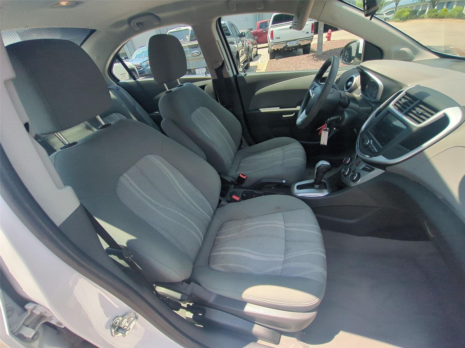 Used 2018 Summit White Chevrolet LT image 35