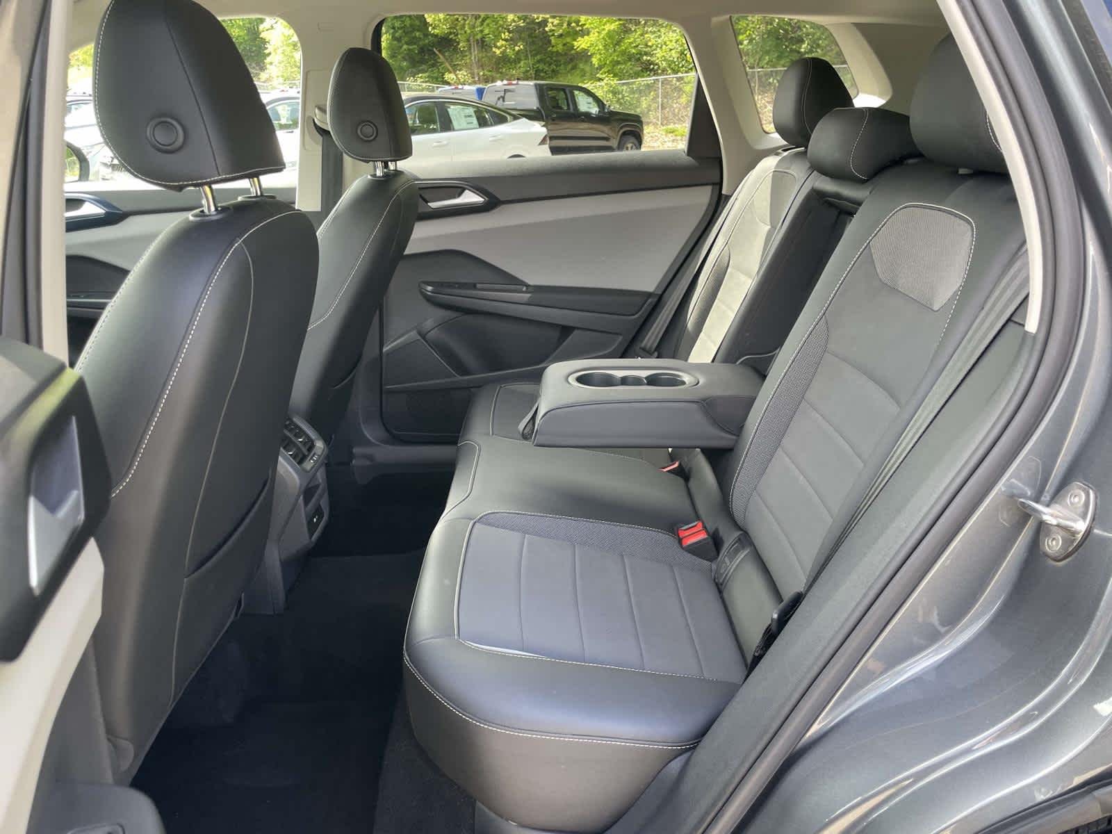 Used 2022 Platinum Gray Metallic Volkswagen SE image 19