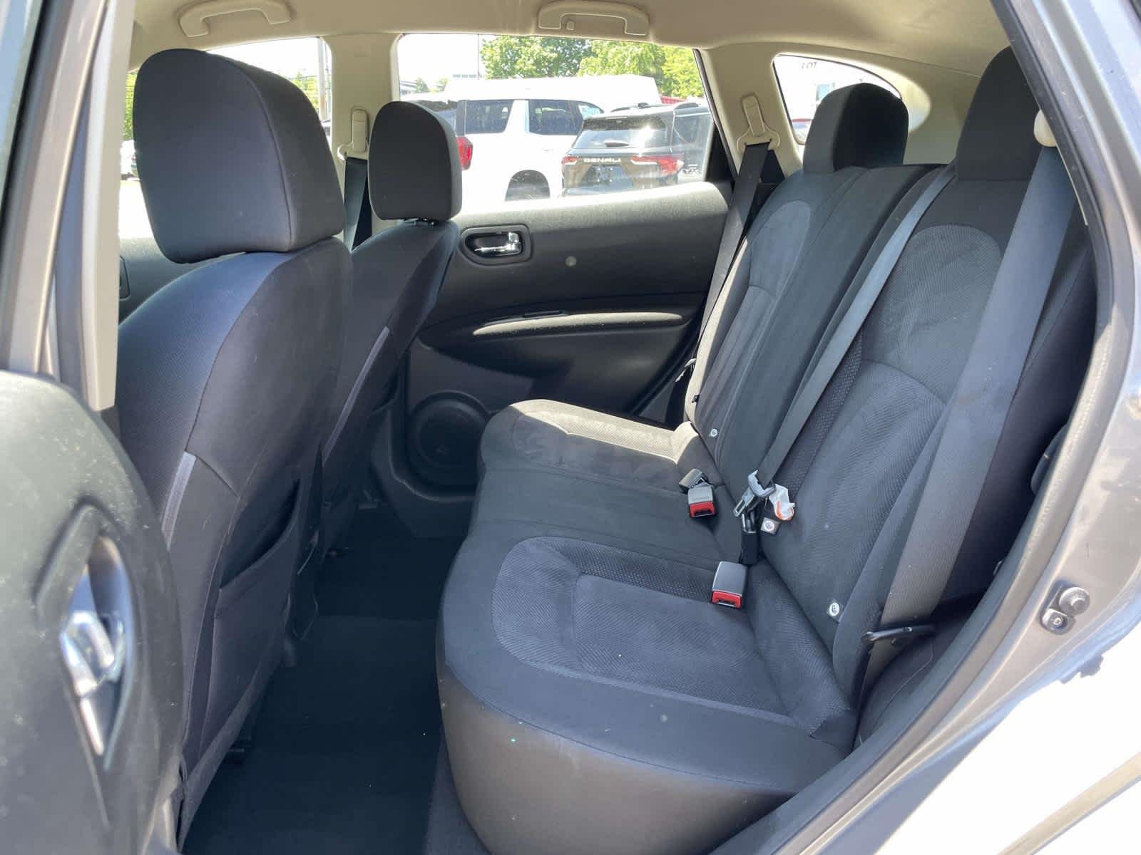 Used 2014 Platinum Graphite Nissan S image 17