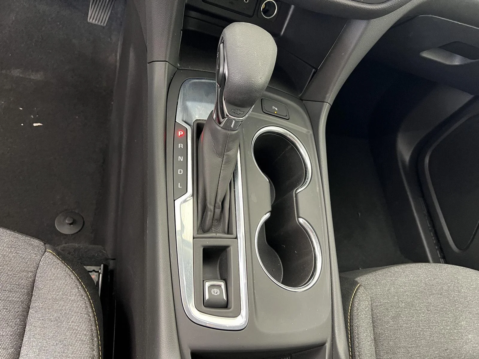 Used 2024 Summit White Chevrolet LT image 17