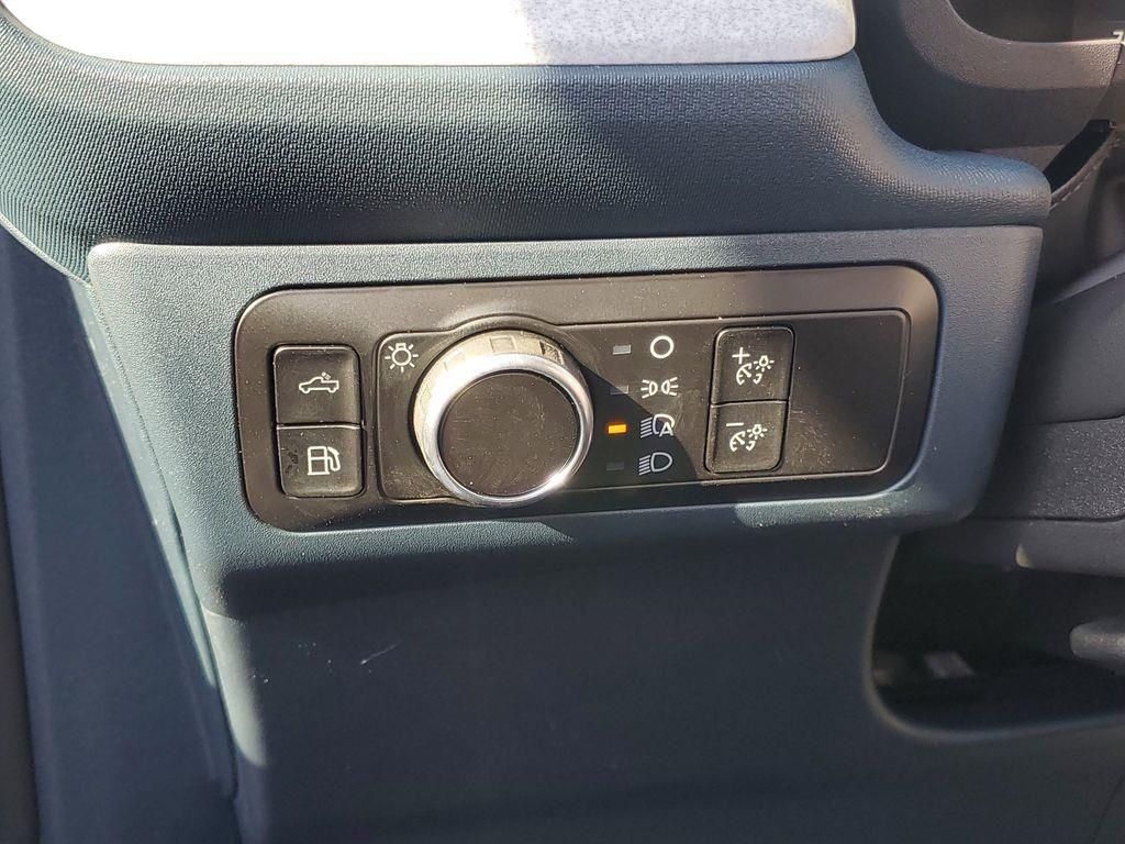 New 2026 Oxford White Ford XLT image 5