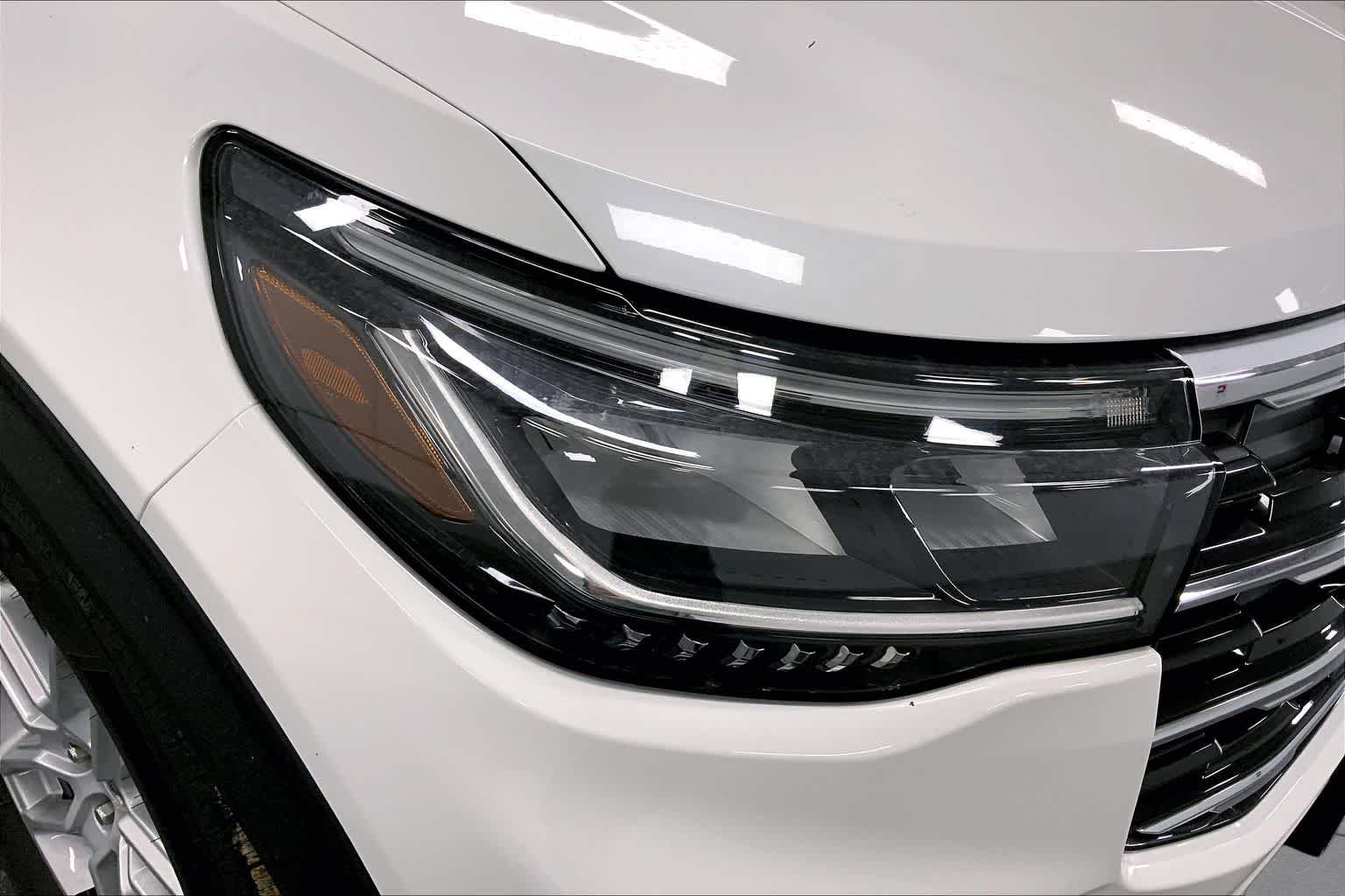 New 2026 Star White Metallic Tri-Coat Ford Active image 13