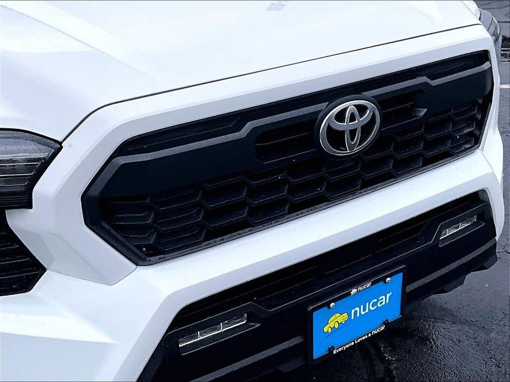 Used 2025 White Toyota TRD Off-Road image 30