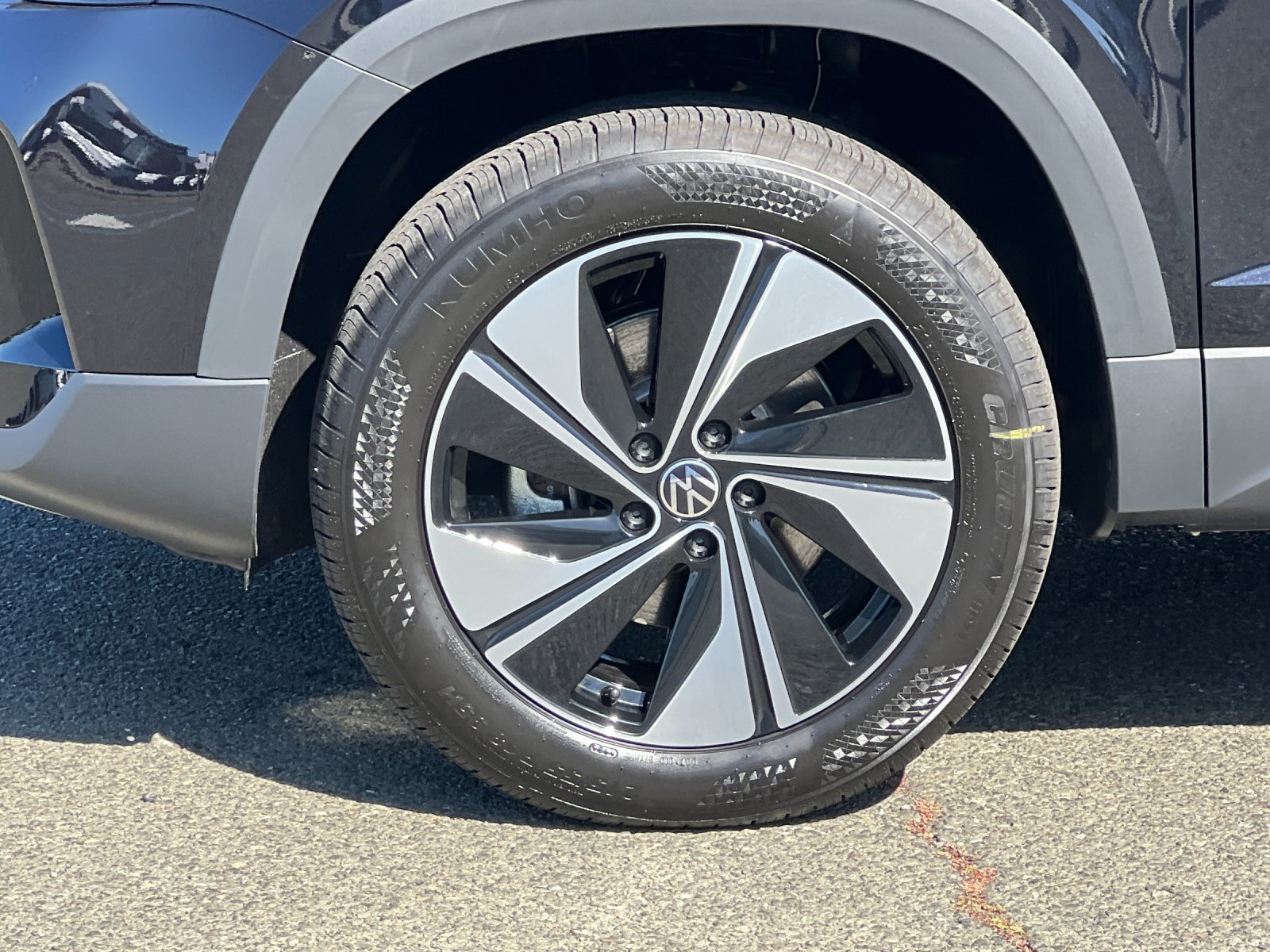 New 2026 Deep Black Pearl Volkswagen SE image 24