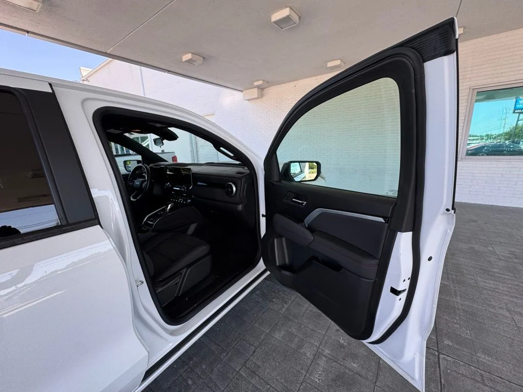 Used 2023 Summit White Chevrolet Z71 image 15