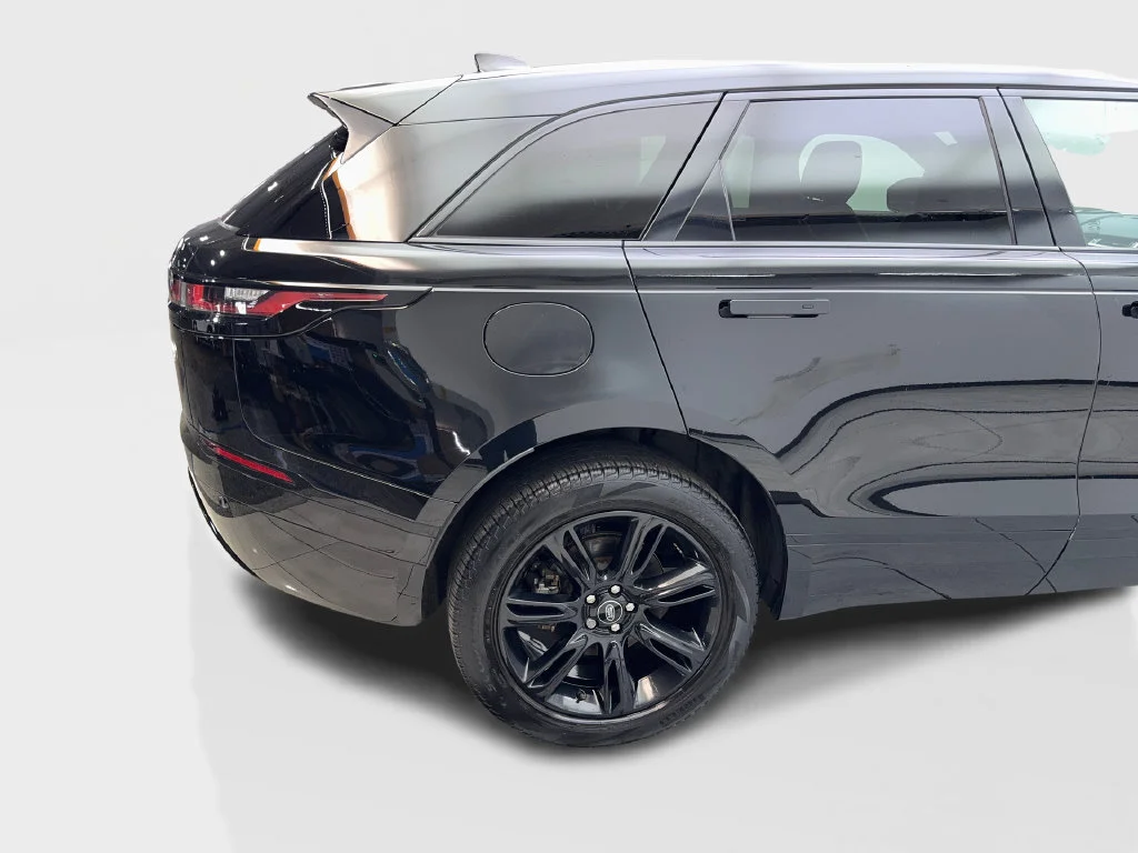 Used 2023 Black Land Rover R-Dynamic S image 18