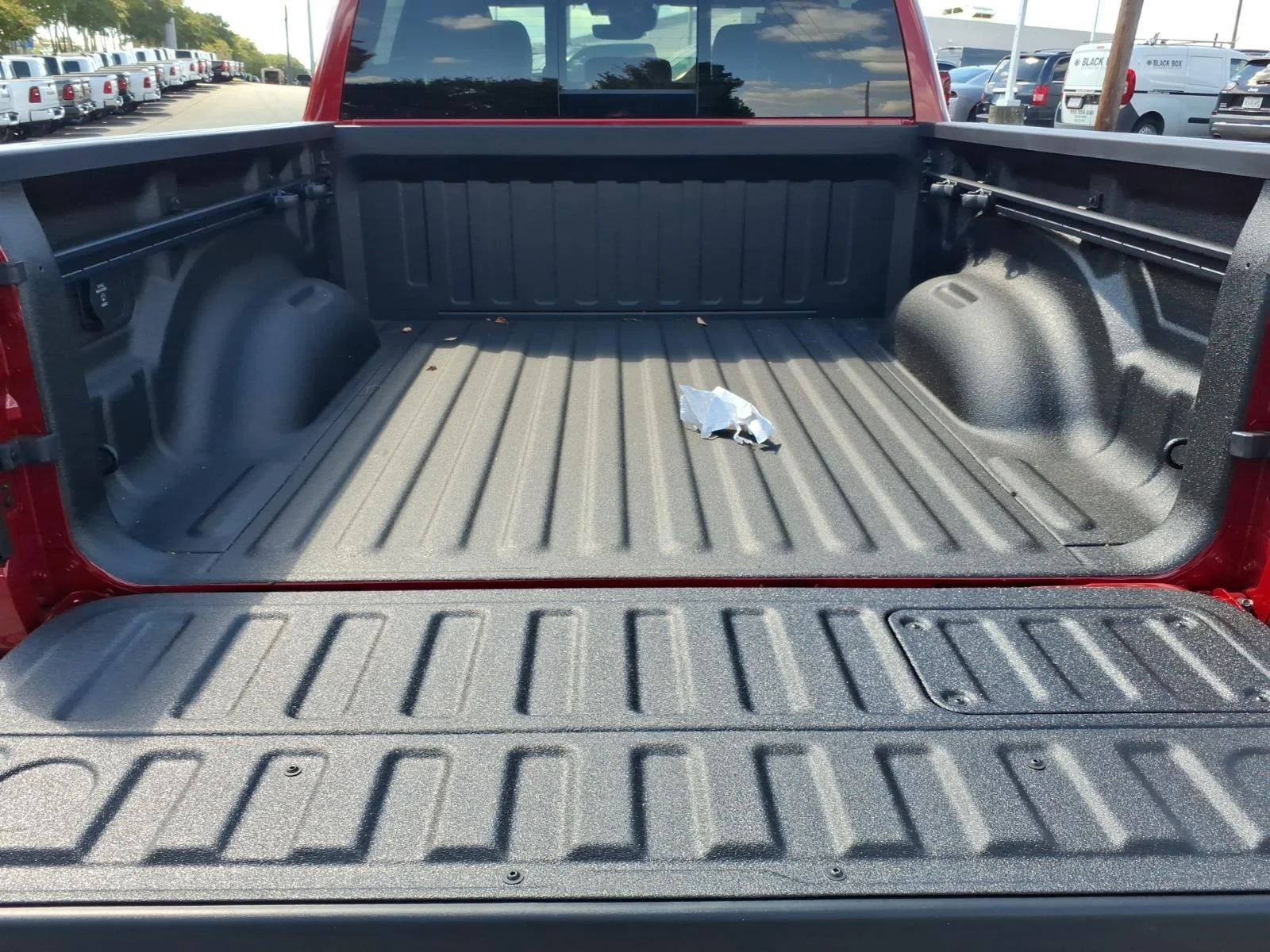 New 2026 Molten Red Pearl-Coat Exterior Paint RAM Laramie image 29