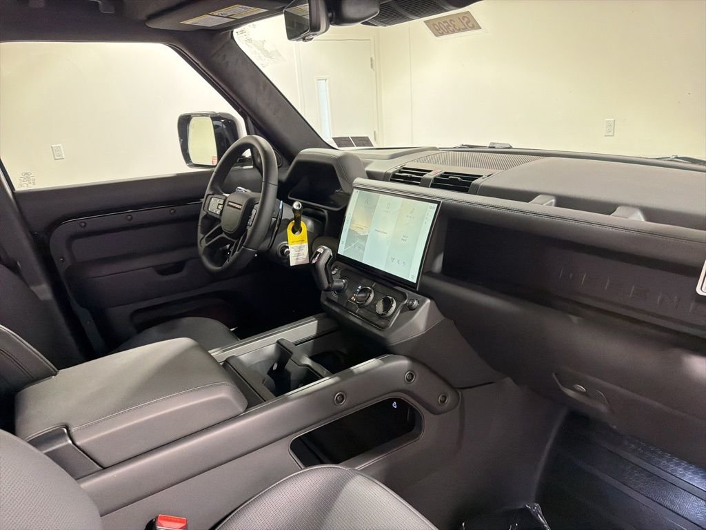 New 2026 Narvik Black Land Rover OCTA Black image 24