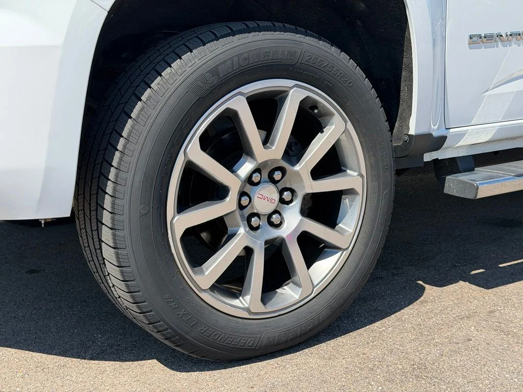Used 2018 White GMC Denali image 24