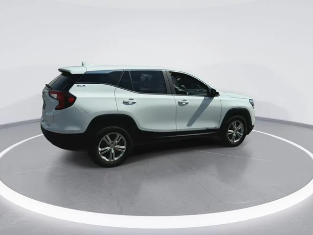 Used 2024 White GMC SLE image 9