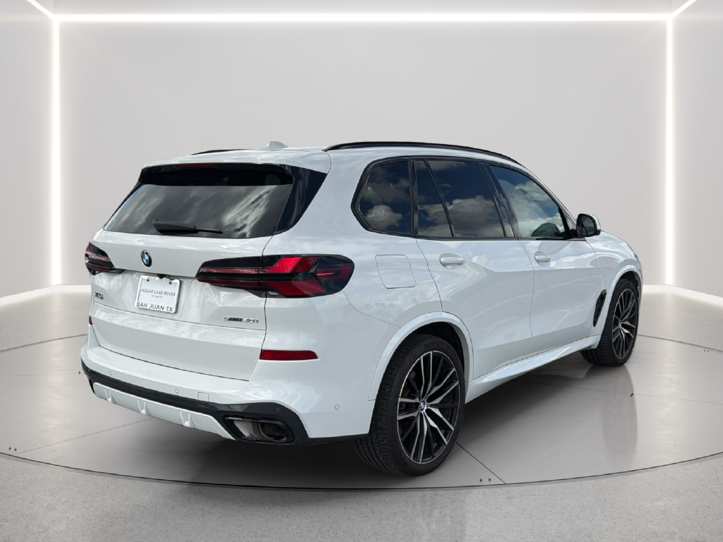 Used 2024 Alpine White BMW sDrive40i image 7