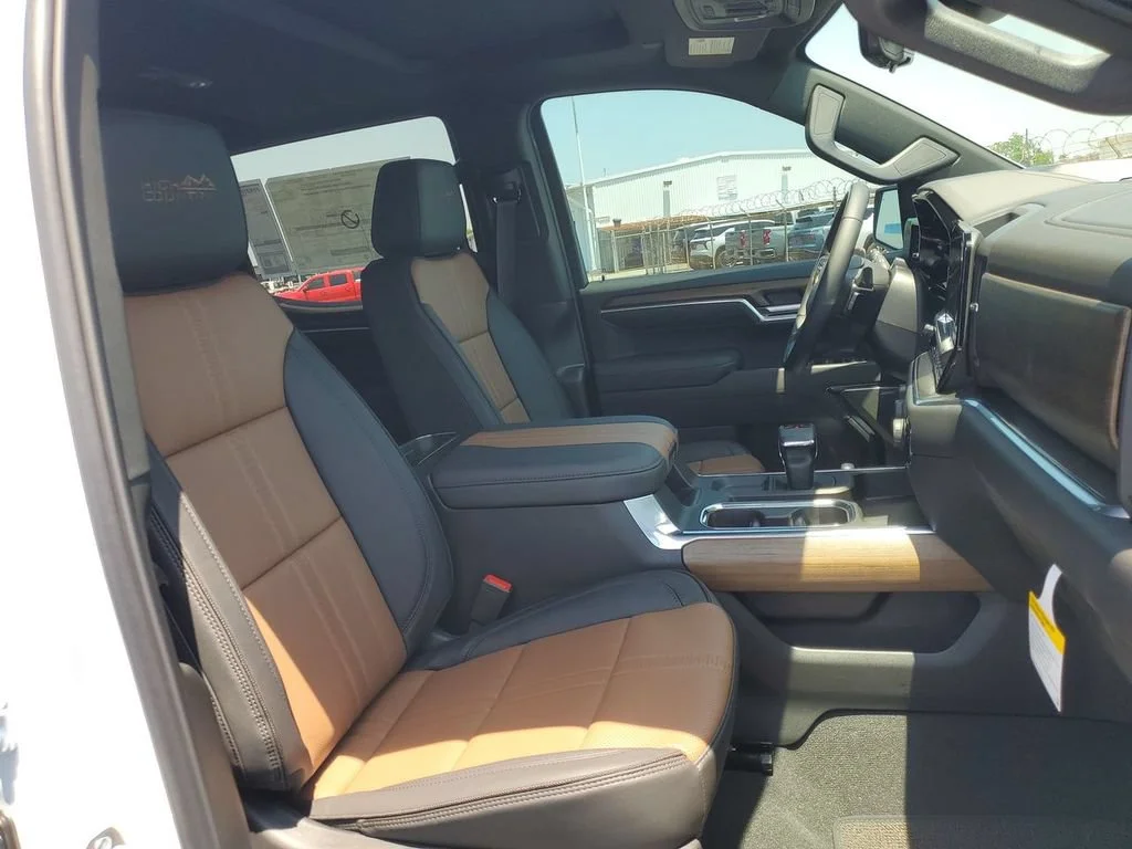 New 2026 Polar White Tricoat Chevrolet High Country image 34