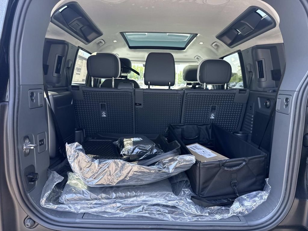 New 2026 Woolstone Green Land Rover X image 15