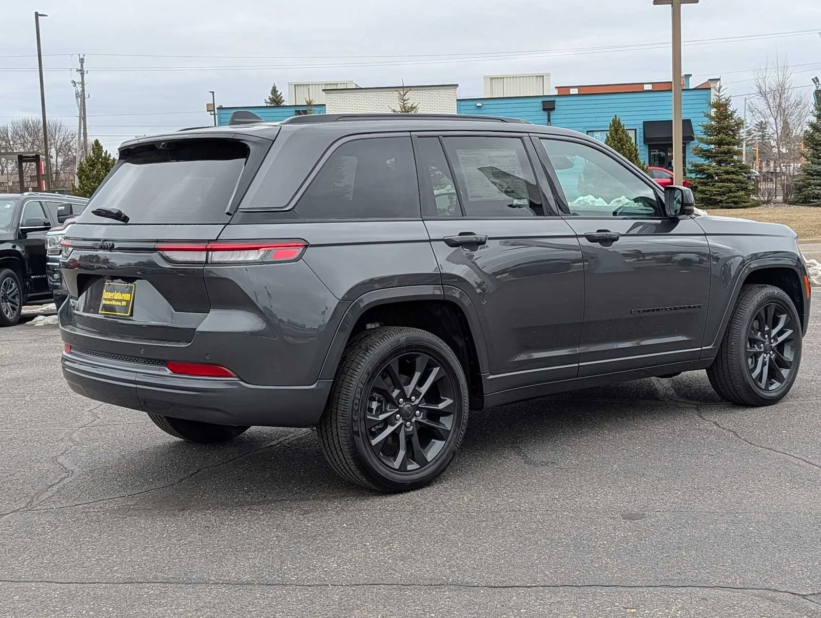 New 2026 Baltic Gray Metallic Clear-Coat Exterior Paint Jeep Limited Reserve image 7