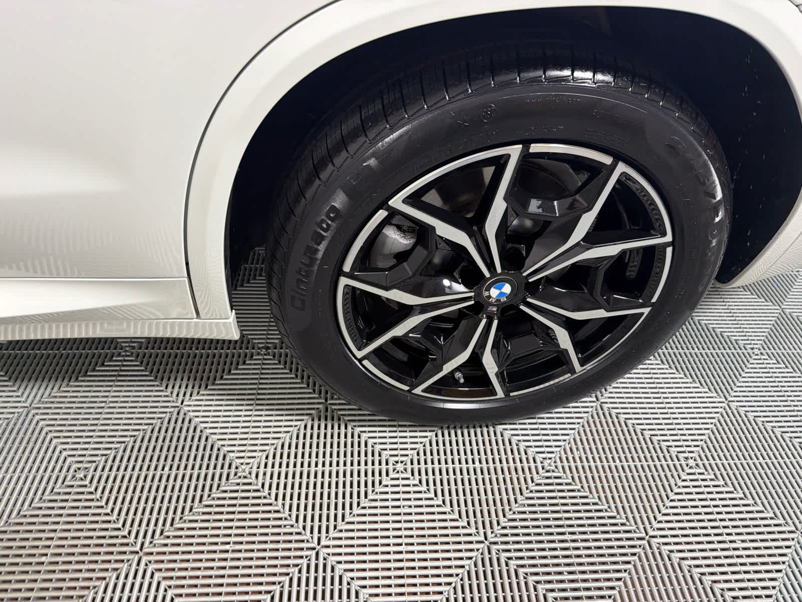 Used 2023 Alpine White BMW xDrive30i image 10