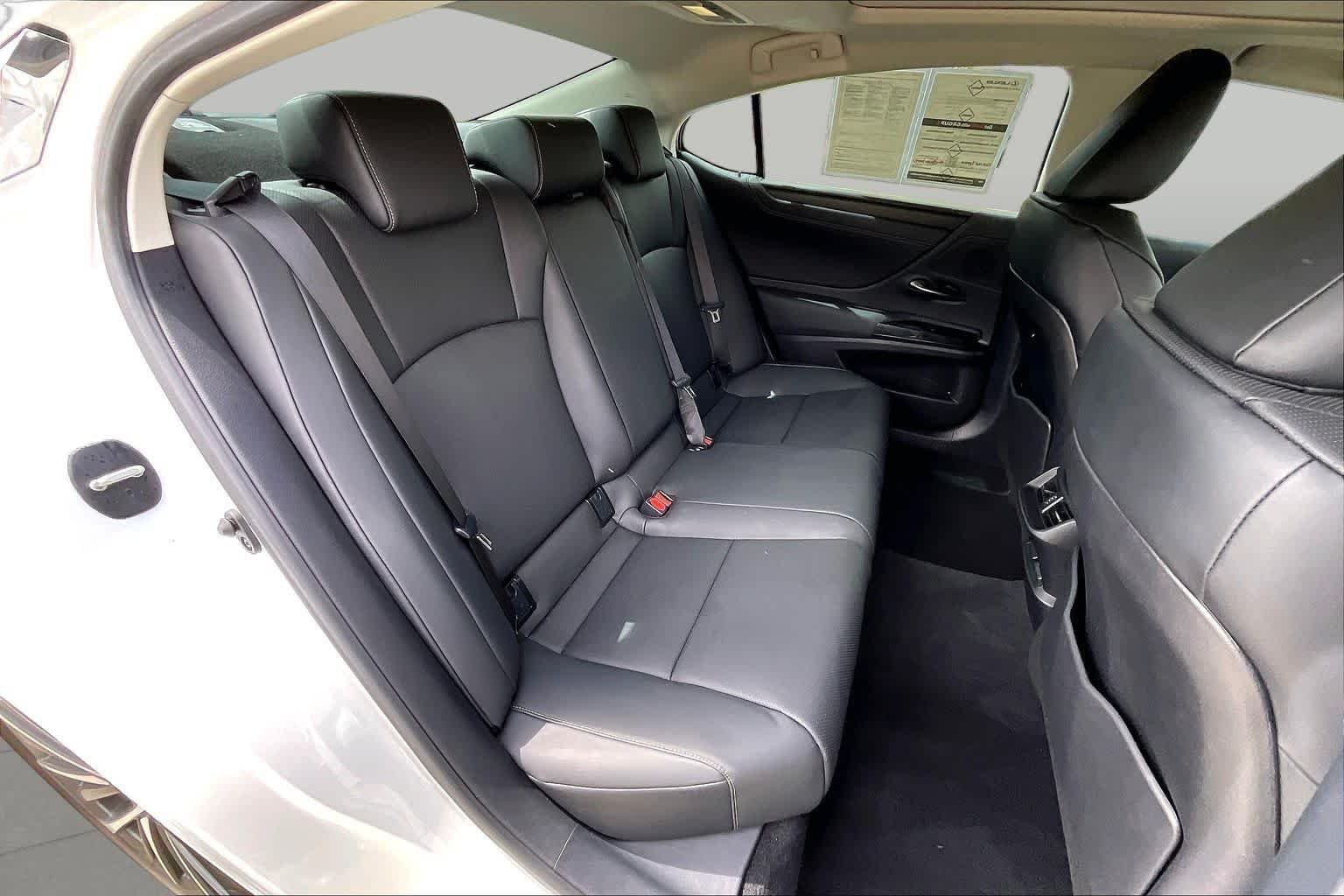 Used 2024 Eminent White Pearl Lexus  image 17