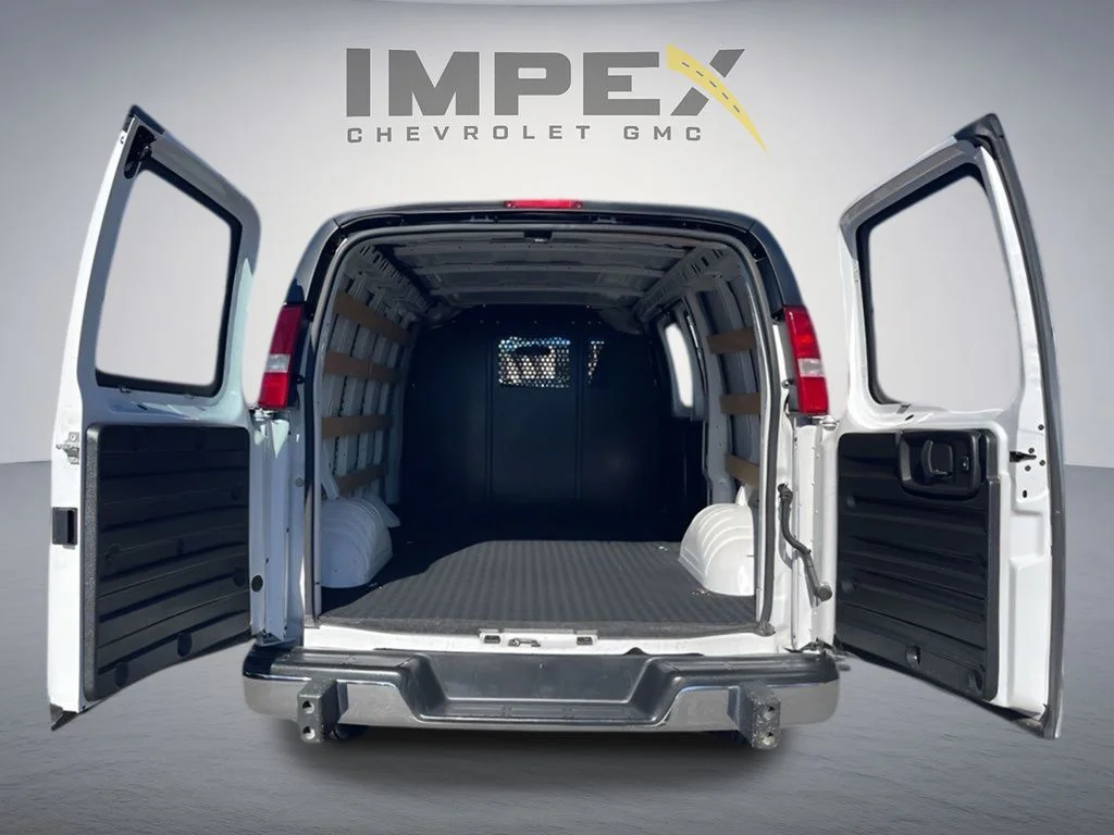 Used 2023 White GMC Work Van image 9