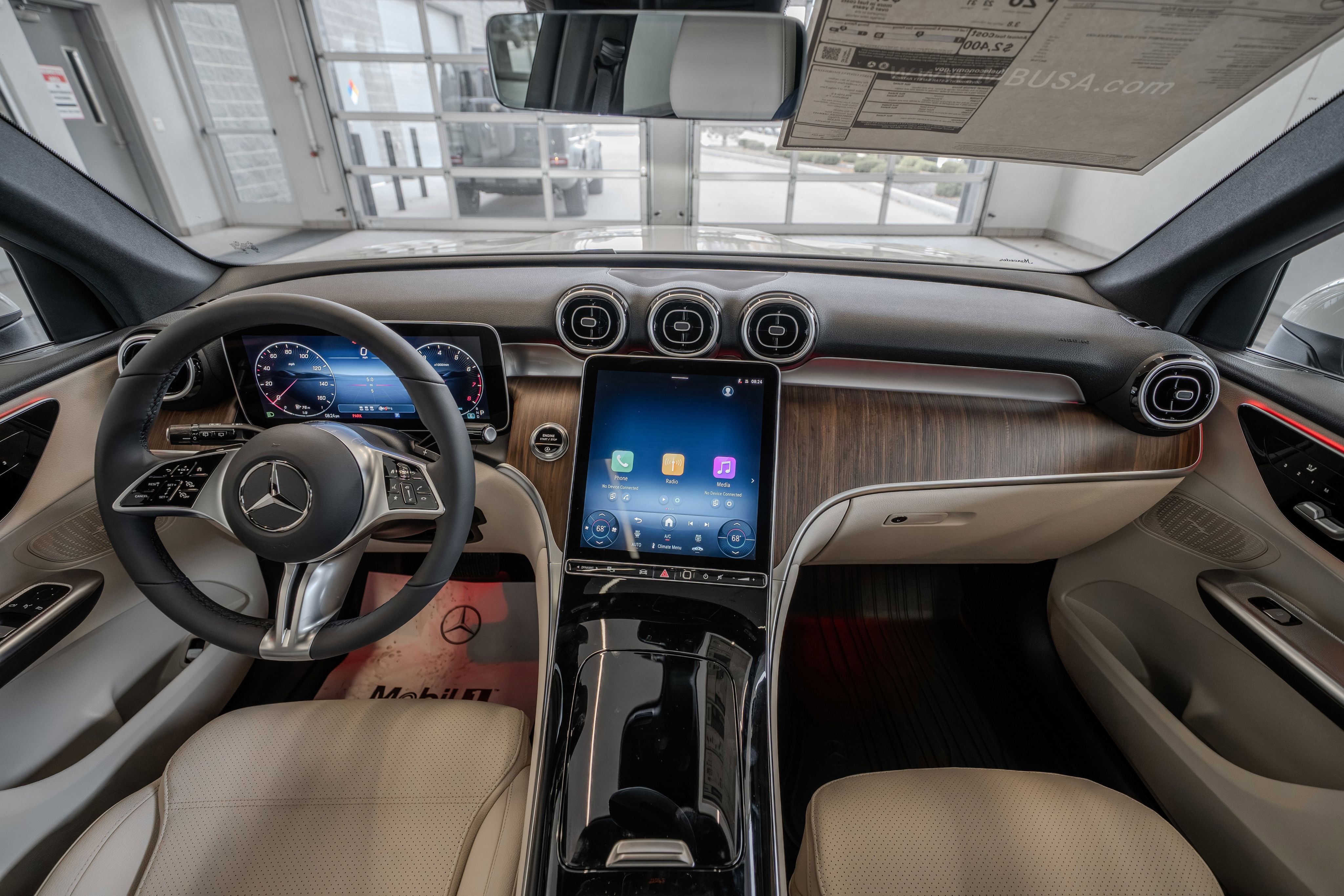 New 2026 Polar White Mercedes-Benz GLC 300 image 8