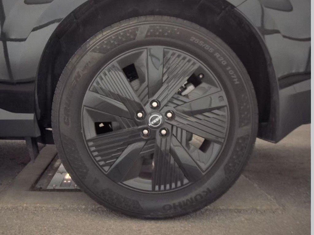 Used 2025 Super Black Nissan SV image 14
