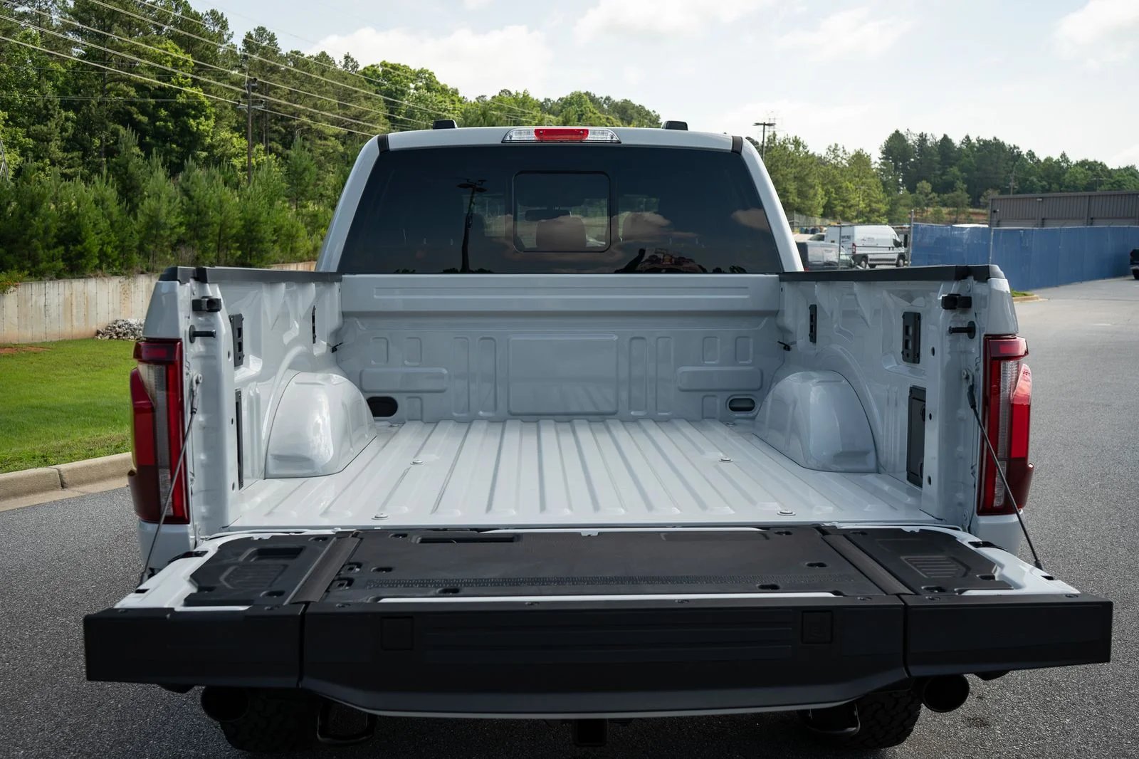 New 2026 White Ford Tremor image 19