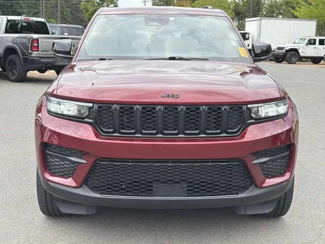 Used 2023 Red Jeep Altitude X image 7
