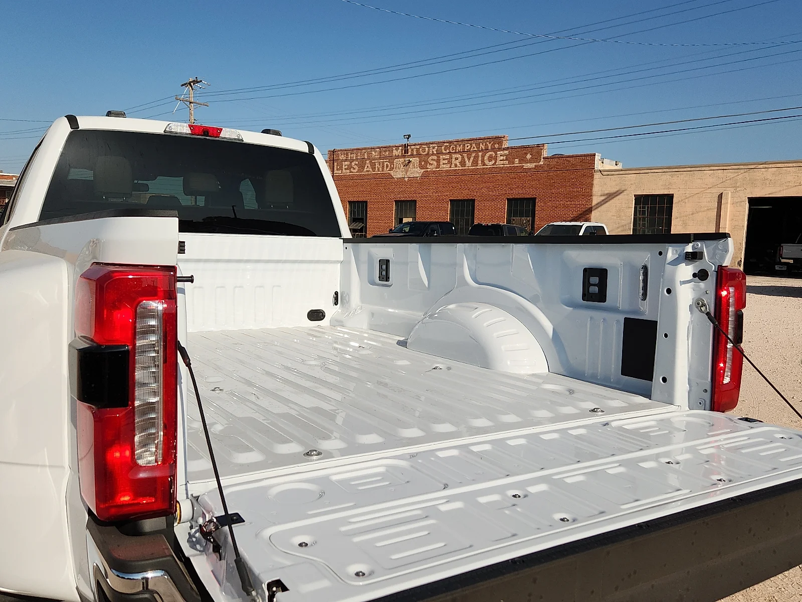 New 2026 Oxford White Ford Lariat image 12