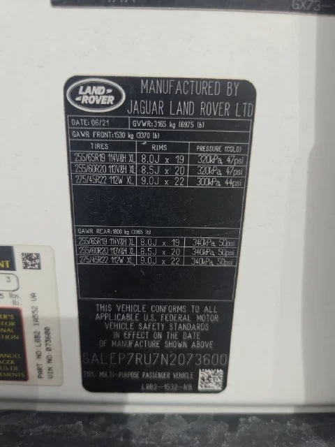 Used 2022 White Land Rover SE image 31