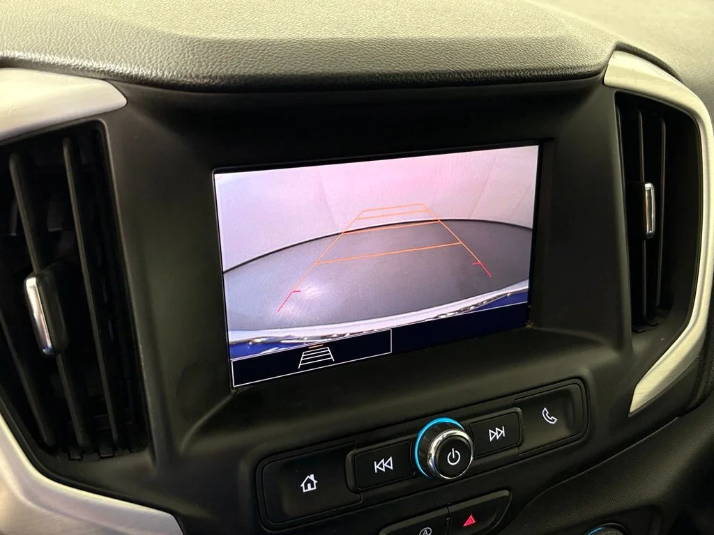 Used 2024 White GMC SLE image 25