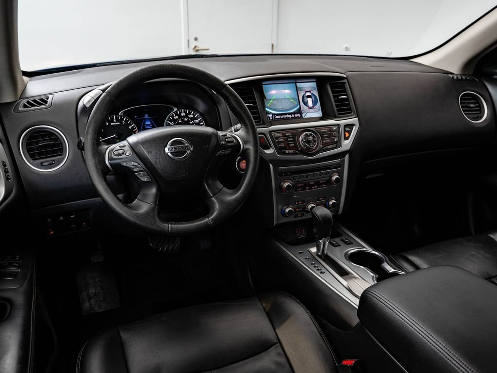 Used 2018 Caspian Blue Nissan SL image 4