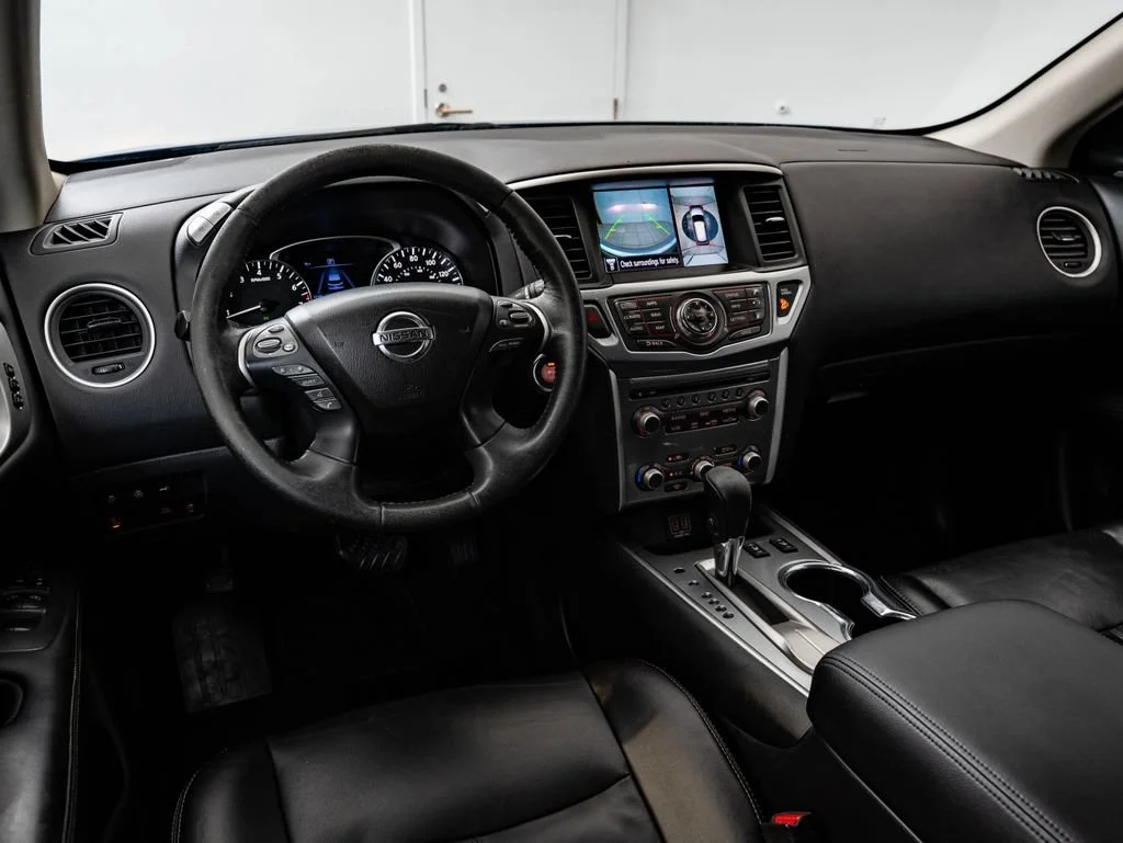 Used 2018 Caspian Blue Nissan SL image 4