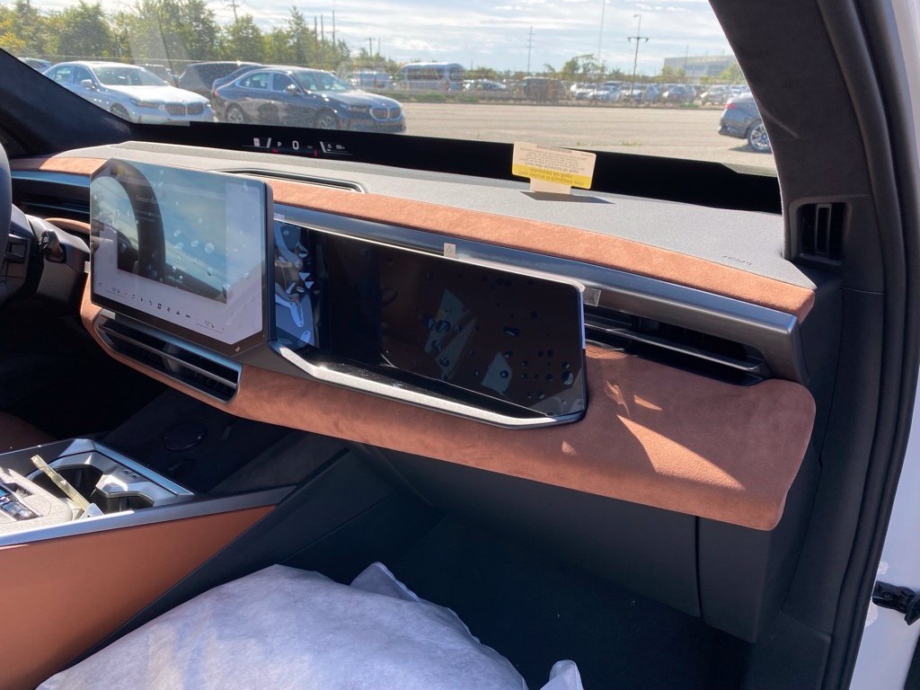 New 2027 Mineral White Metallic BMW 40 xDrive image 11