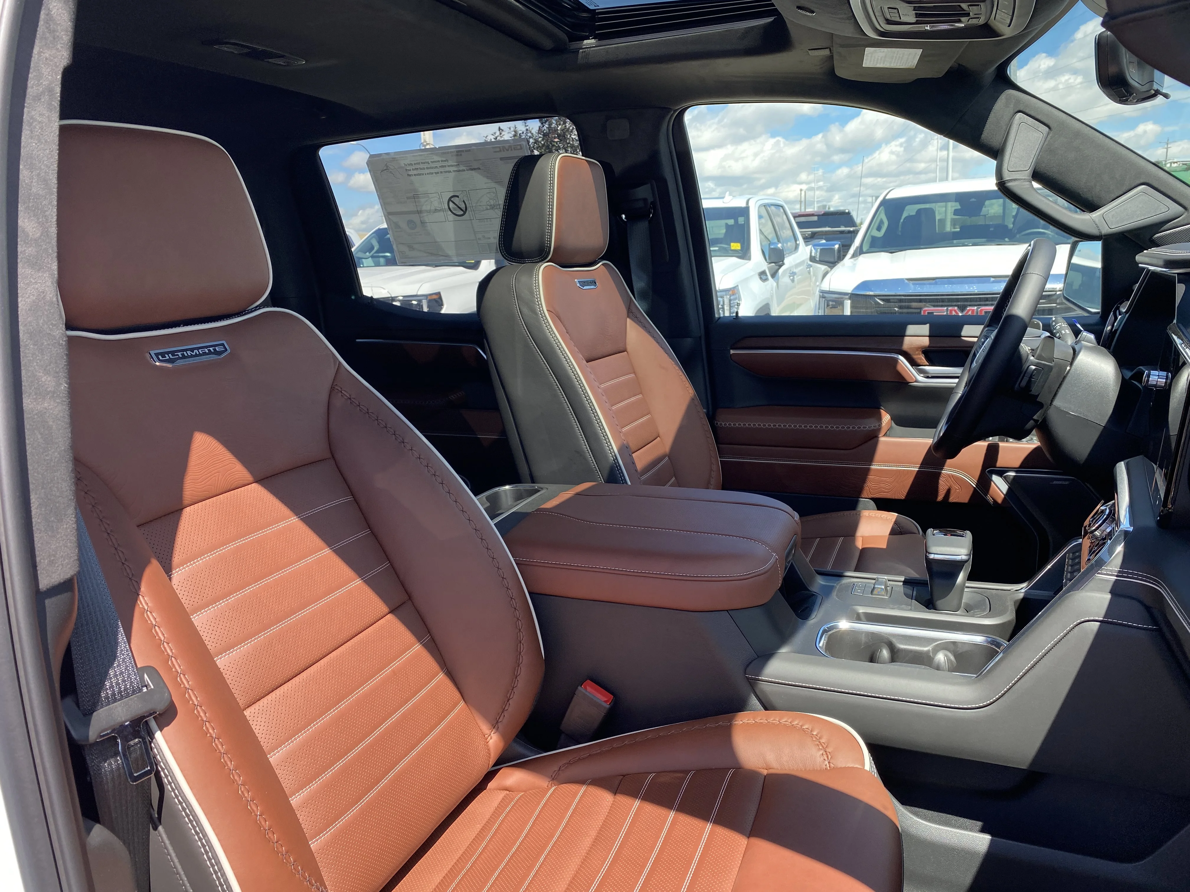 New 2026 GLACIER WHITE TRICOAT GMC Denali Ultimate image 31
