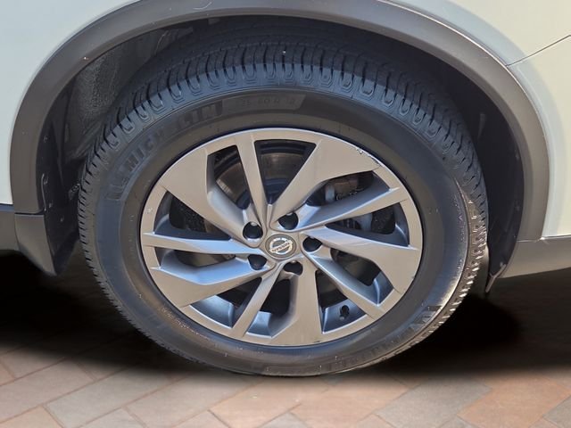 Used 2016 Pearl White Nissan SL image 25