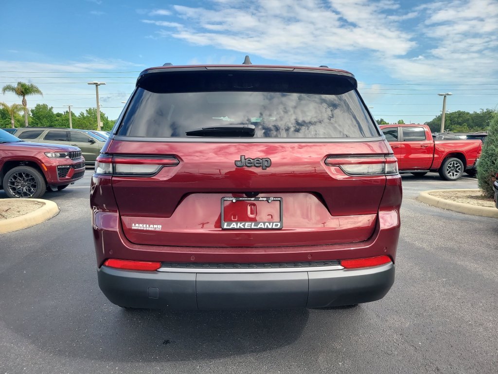 New 2026 Velvet Red Pearl-Coat Exterior Paint Jeep Limited image 6