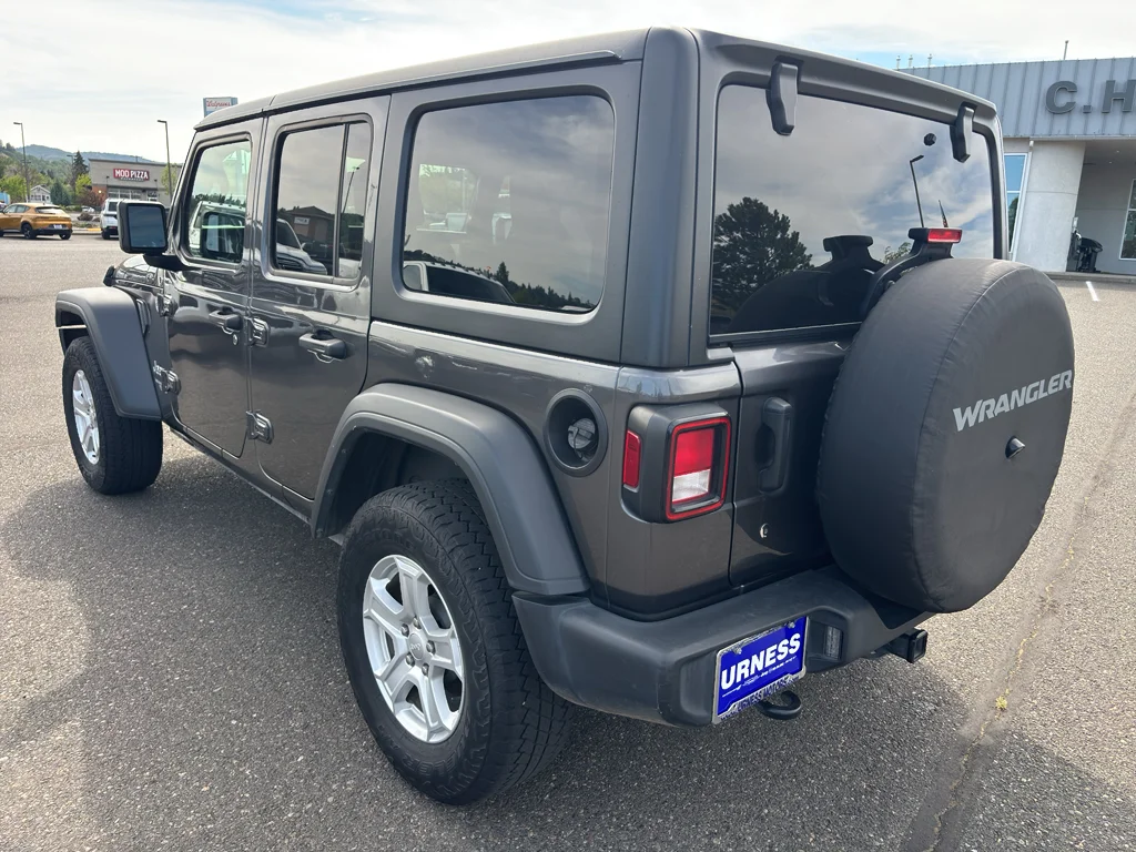 Used 2018 Granite Crystal Metallic Clearcoat Jeep Sport S image 8