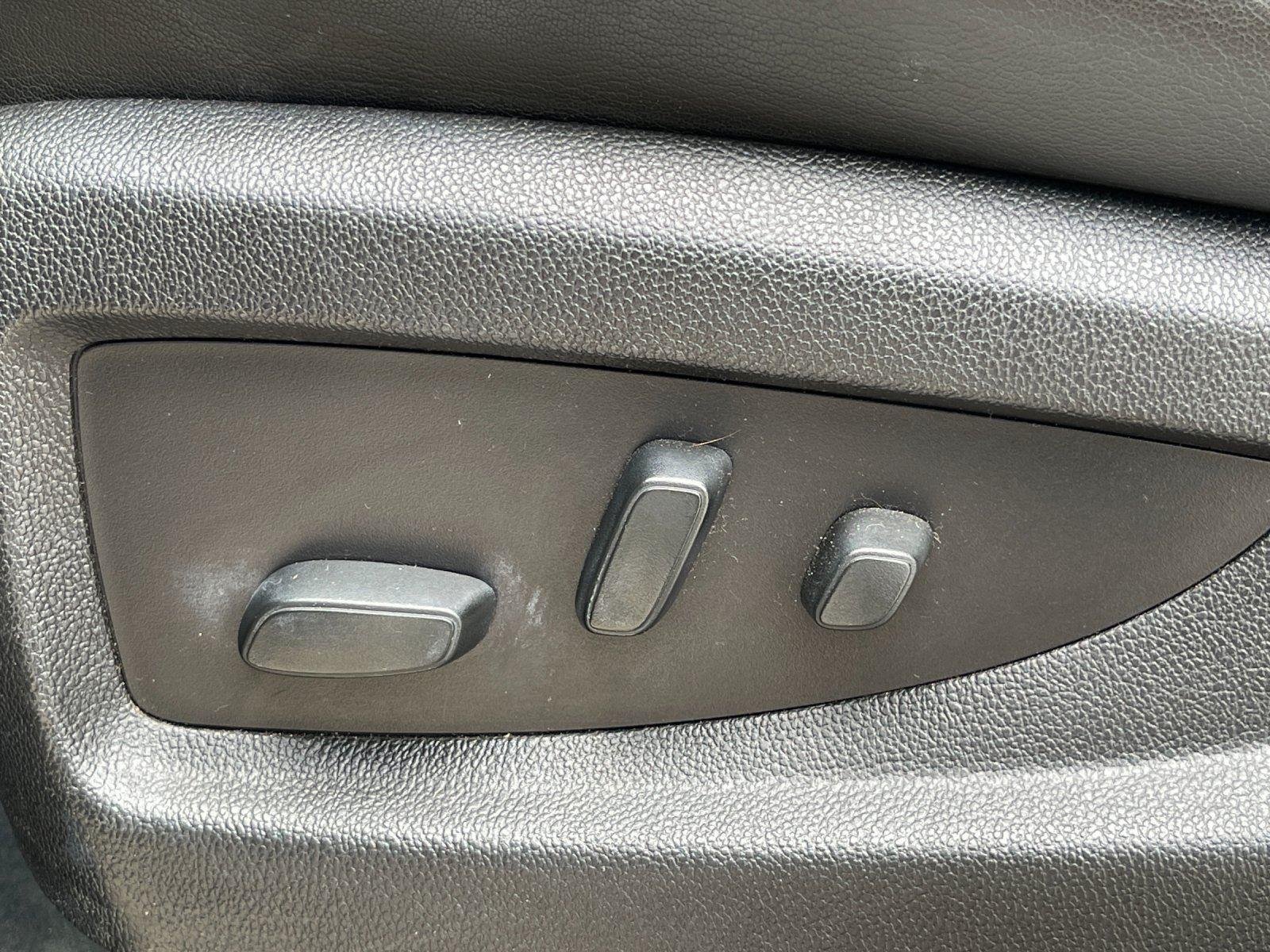 Used 2017 White Frost Tricoat GMC Denali image 16