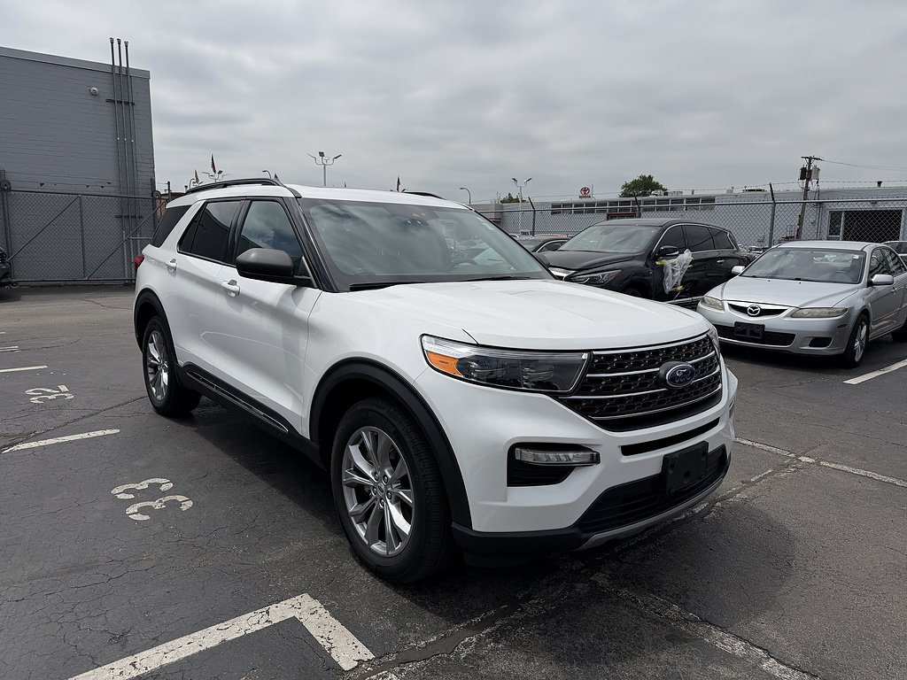 2023 Ford Explorer XLT 4WD's photo