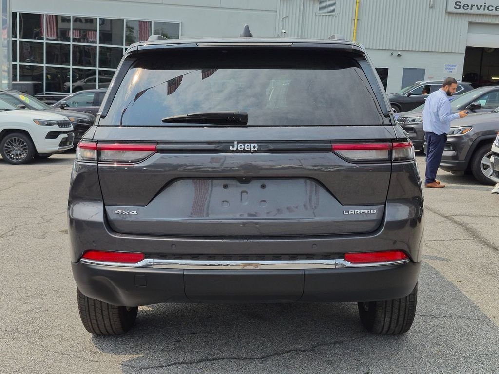 Used 2023 Gray Jeep Laredo image 7