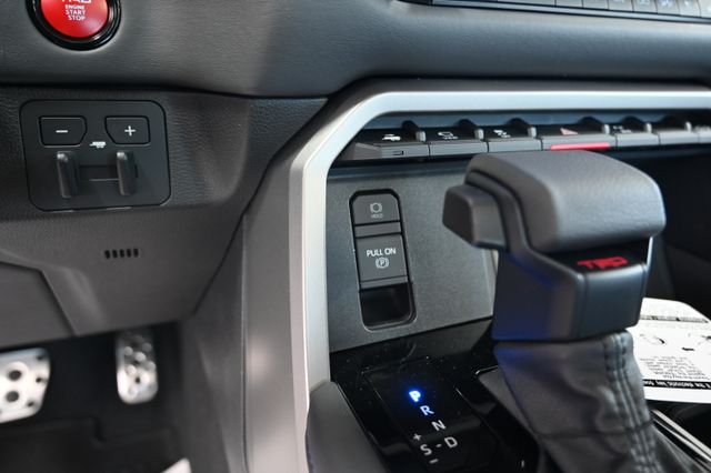 New 2026 Wind Chill Pearl <sup>1</sup> Toyota  Platinum image 22