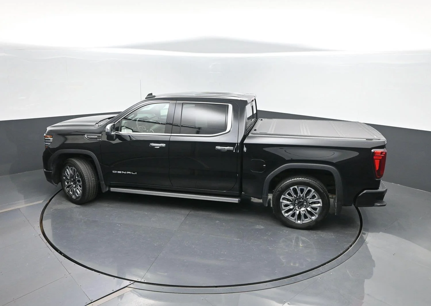 Used 2025 Onyx Black GMC Denali Ultimate image 43