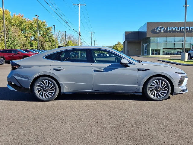 Used 2024 Blue Hyundai SEL image 7