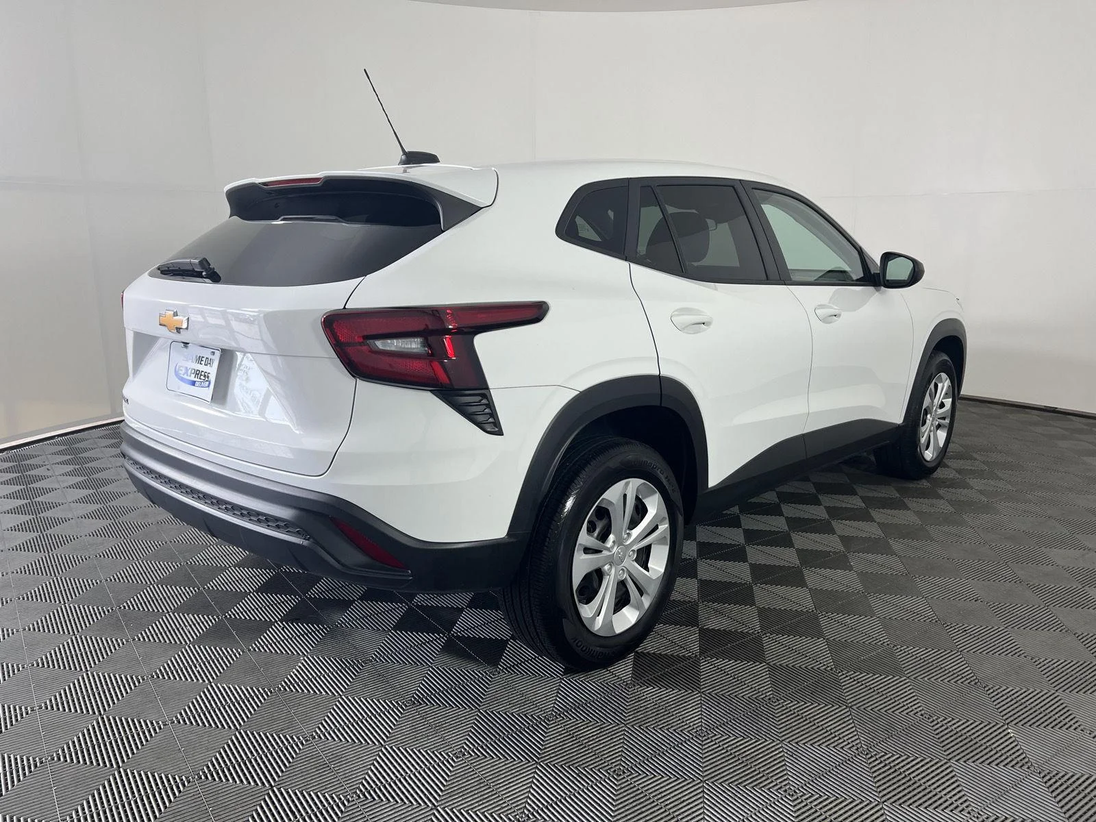 Used 2025 Summit White Chevrolet LS image 21