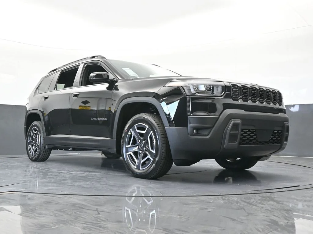 New 2026 Diamond Black Crystal Pearl-Coat Exterior Paint Jeep Laredo image 54