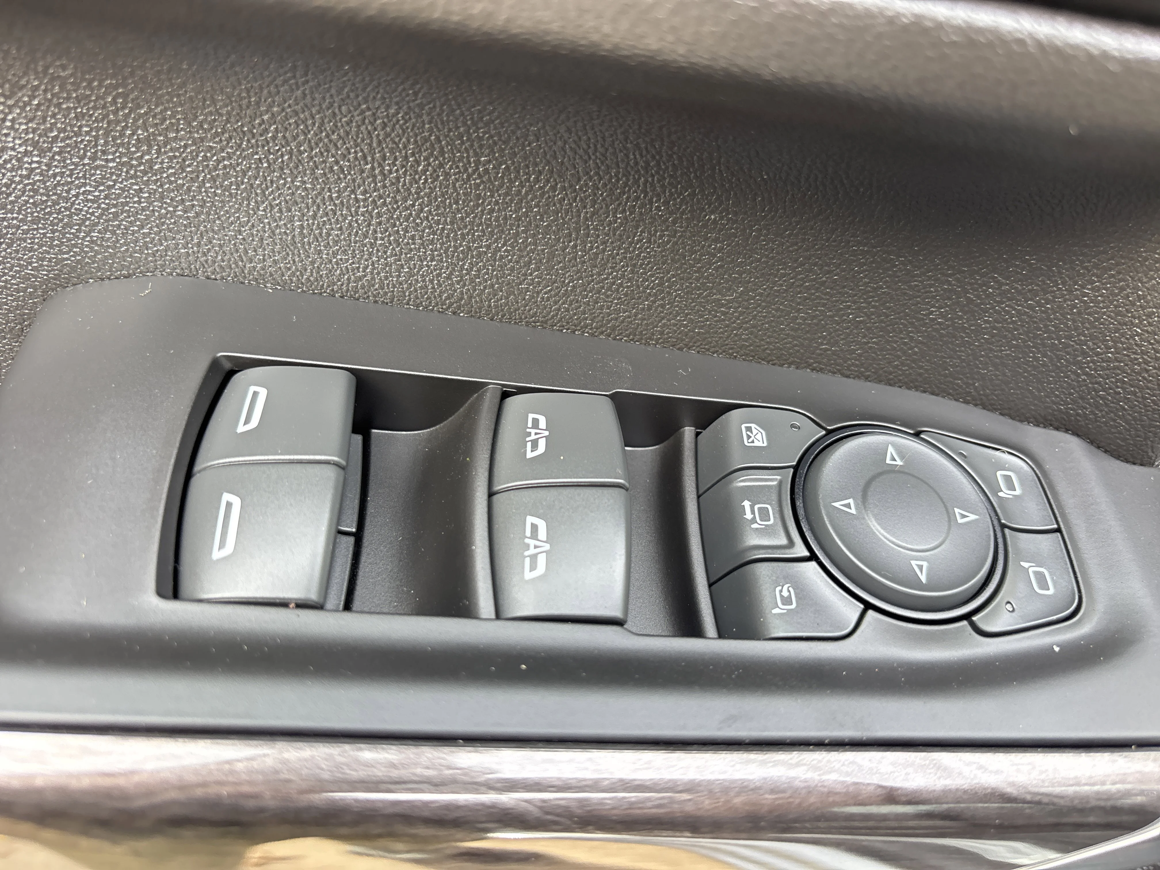 Used 2022 Summit White Chevrolet LTZ 4WD image 27